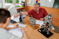 Uczniowie lub absolwenci Szkoły w zawodzie Mechanik pojazdów samochodowych 